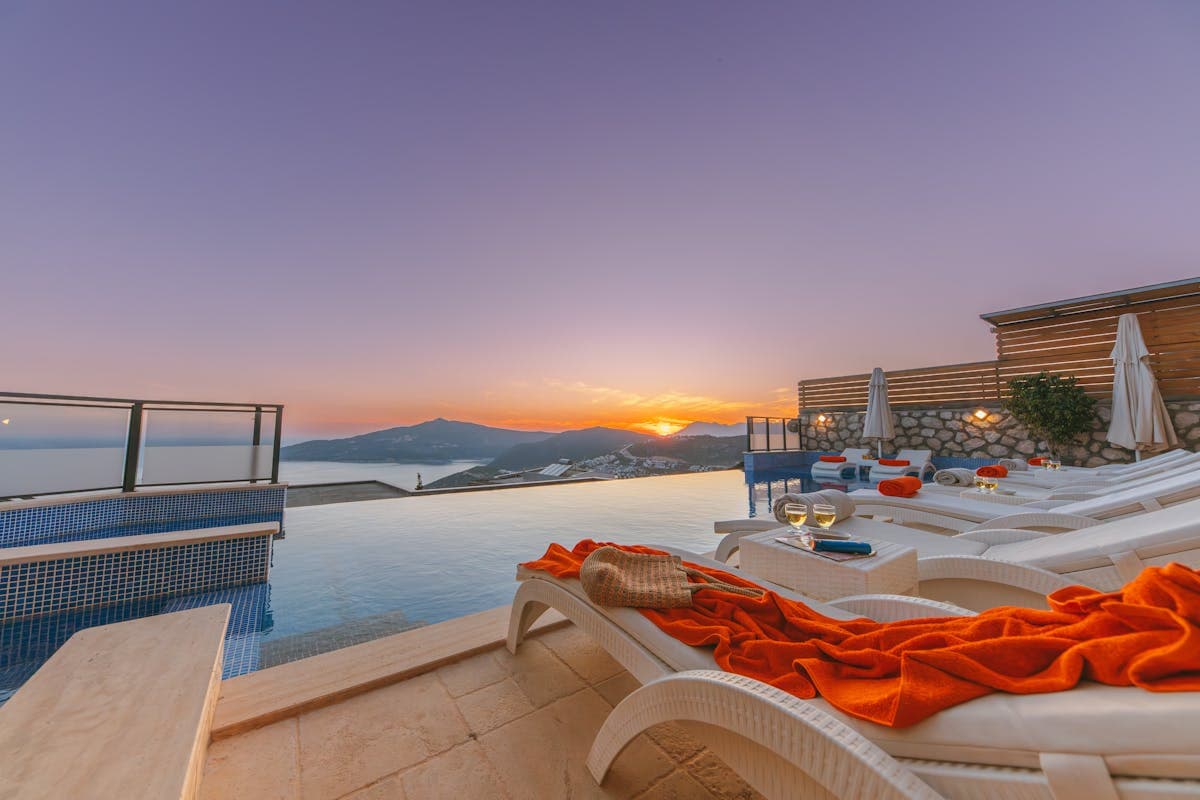Luxury villa with infinity pool overlooking the coast
